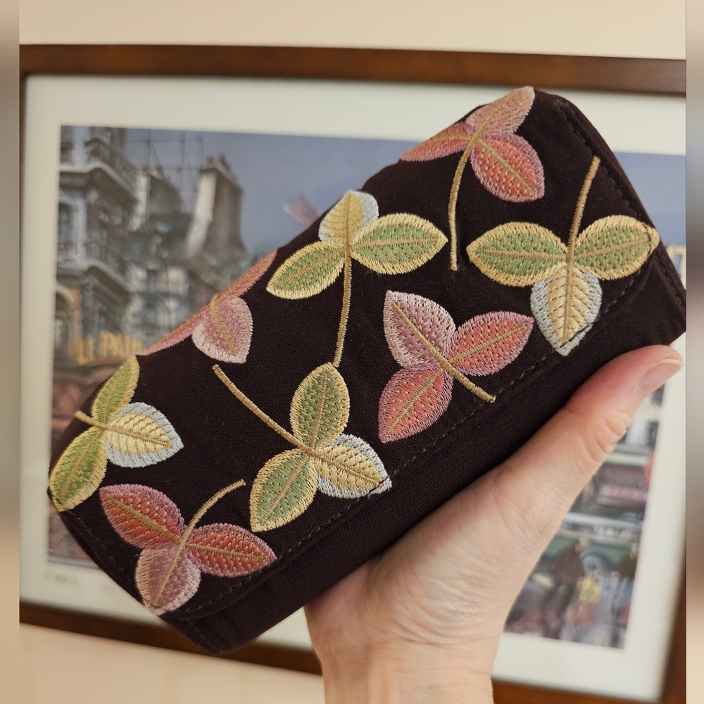 Ipa-Nima Floral Embroidered Women's Clutch
